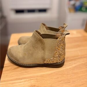 Hanna Andersson agold Glittery Suede Ankle Boots